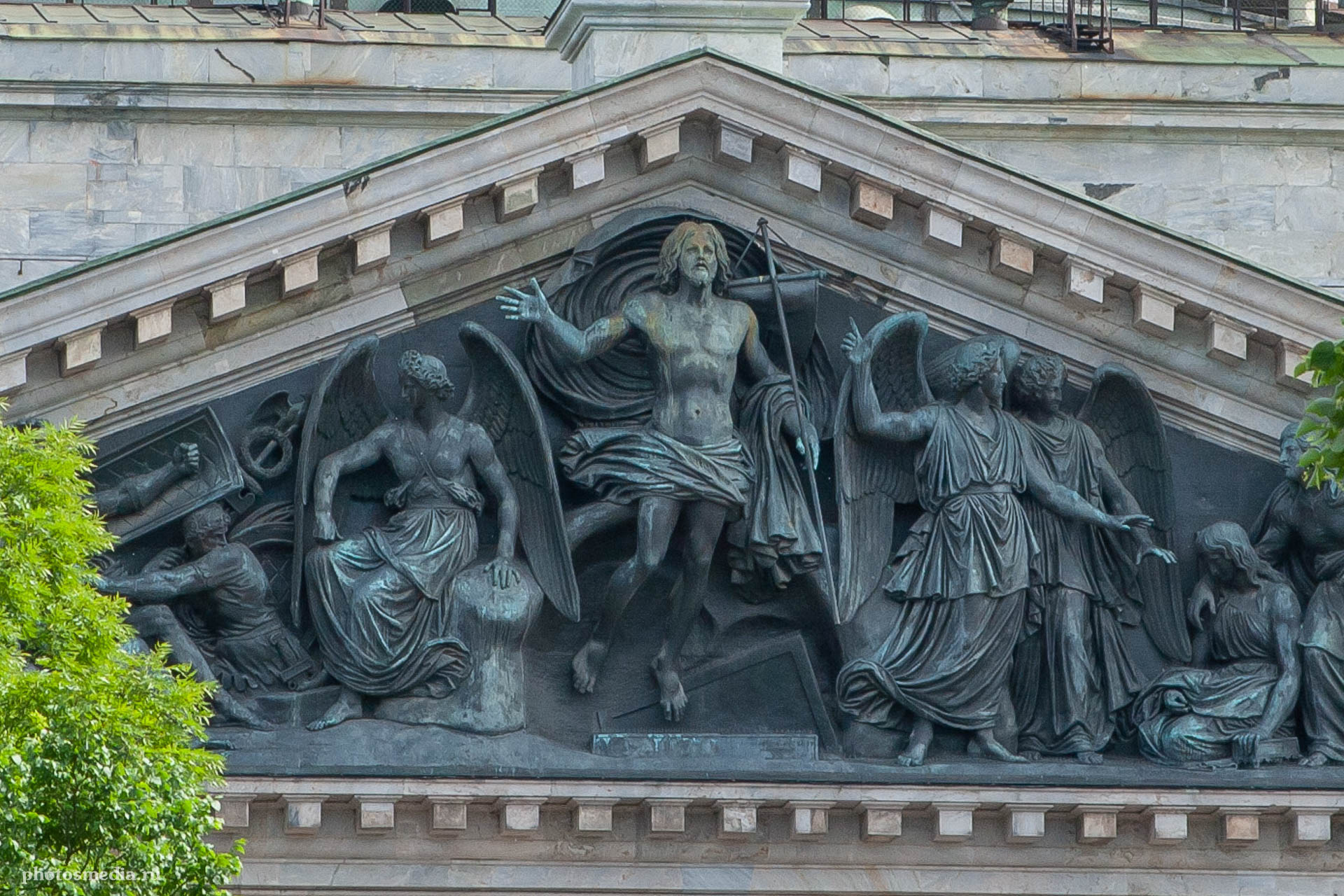 исаакиевский собор скульптуры на крыше